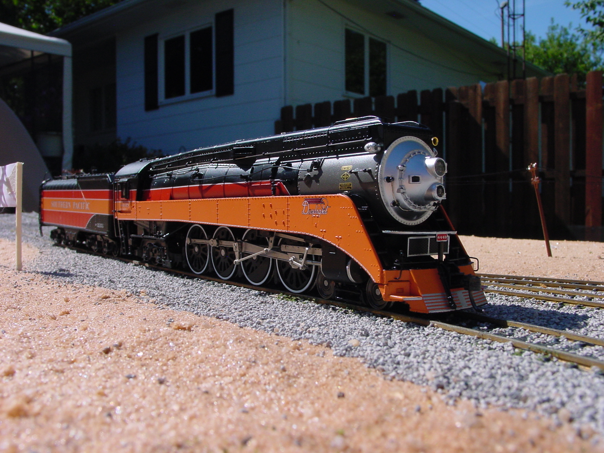 MTH HO scale Daylight - Model Railroader Magazine - Model 