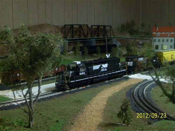 New Norfolk Southern SD40-2 with new trees from Scenery Express.