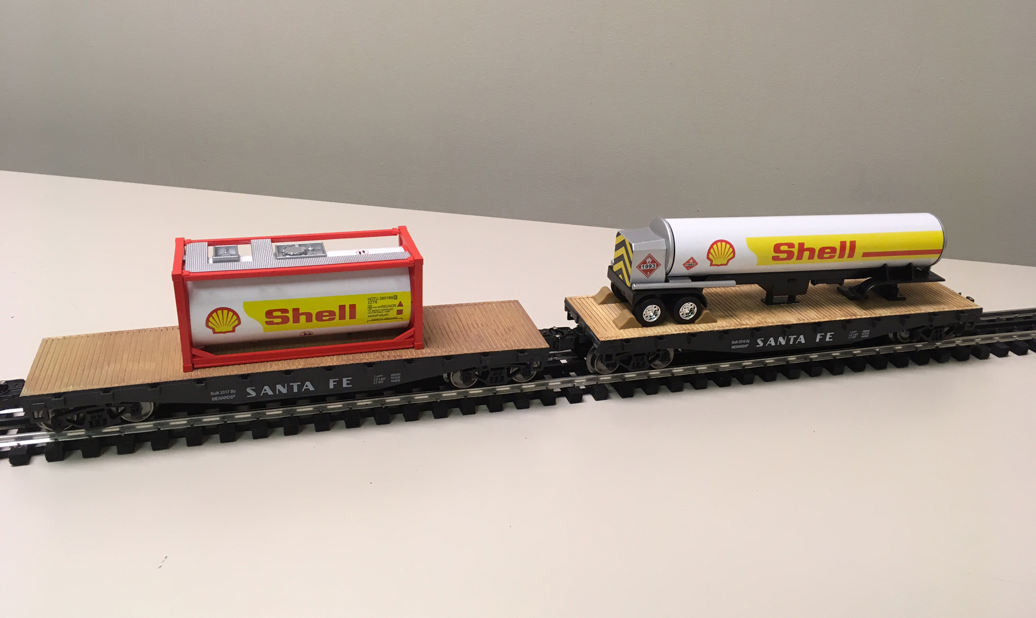 SHELL FUEL TANK New In Box O Scale SANTA FE Flat Car With Load