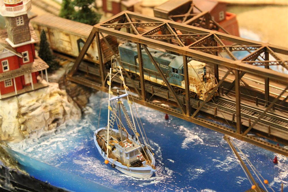 N-Scale Unfinished Fishing Schooner  Waterline Boat/ Model Train Detail 