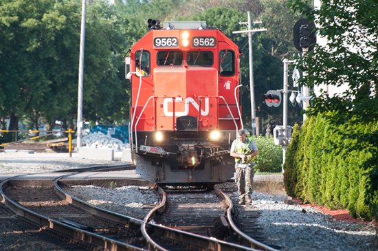 On August 4, I caught the morning crew on Canadian National local L504, just as it was starting its day. The GP38-2 has just moved north of the depot on the “tie-up track,” and the conductor in the foreground is walking ahead of the engine to line a switch so the local can enter the main line.