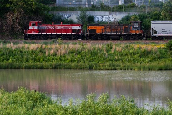 Wisconsin & Southern MP15 switchers